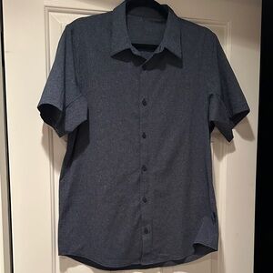 Men's medium Blue Short Sleeve Shirt. Like new